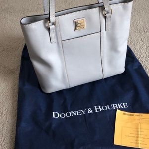 SOLD ❗️❗️❗️Dooney and Bourke Shoulder Purse